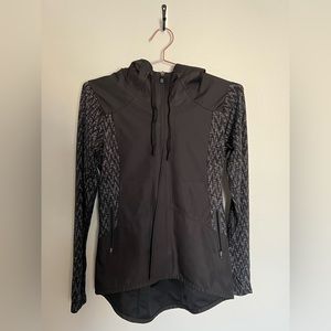 The North Face Jacket - Size Small- black & grey - chevron